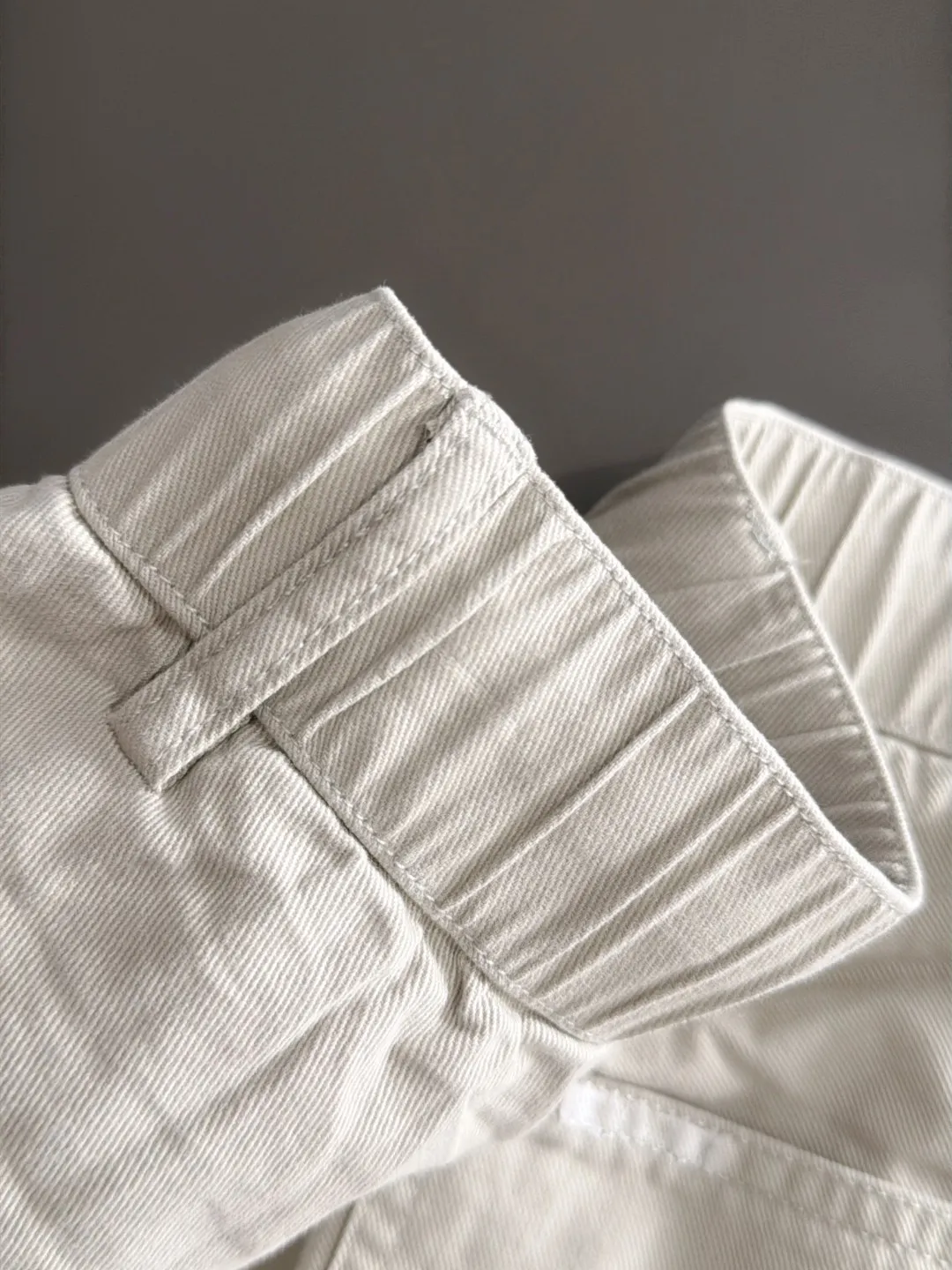 The next day shipped P195 Balenciaga 2026 summer New Arrival elastic casual pants, counter custom fabric Breathable high comfort, impeccable details, brand elements design concept, reflecting high quality. The hand feels delicate and soft! Casual cuts and awesome upper body! Sizes: S-3XL